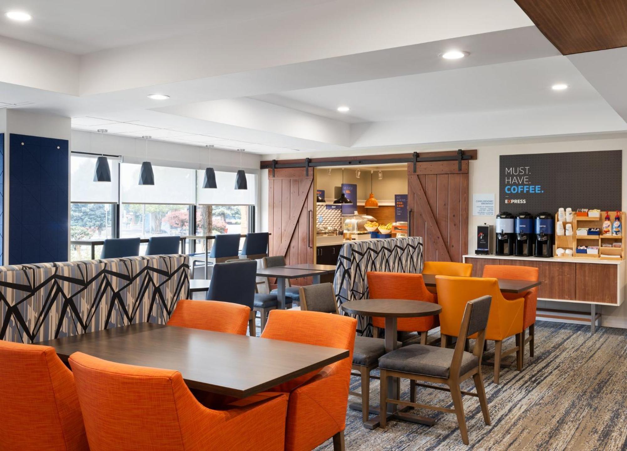 Holiday Inn Express Indianapolis Airport By Ihg Plainfield Exterior foto